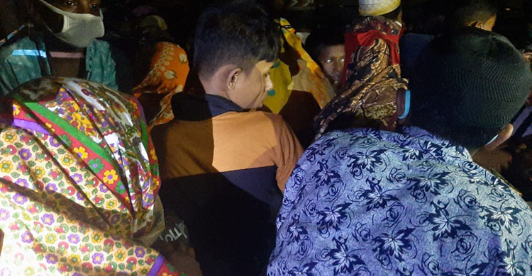 ট্রাকে করে নারায়ণগঞ্জ থেকে পালাচ্ছিলেন গার্মেন্টস কর্মীরা