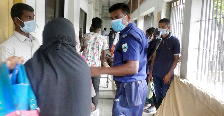 নাটোরে স্ত্রীকে কুপিয়ে বিষপানে স্বামীর আত্মহত্যা