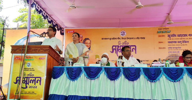 পদ পেলেই কি নেতা হওয়া যায়, প্রশ্ন পলকের