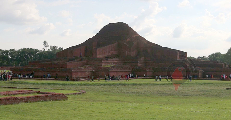 পাহাড়পুর বৌদ্ধবিহারে বেড়েছে দর্শনার্থীদের ভিড়