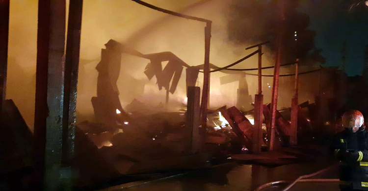 নারায়ণগঞ্জে পাটের গুদামে অগ্নিকাণ্ড