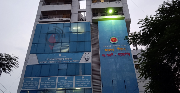 কর অফিসে গিয়ে জানলেন তার নামে ১৩ গাড়ি