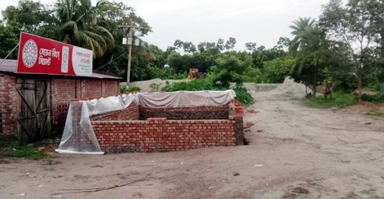 সওজ’র জমিতে বালুর ব্যবসা ও দোকান ঘর নির্মাণের অভিযোগ