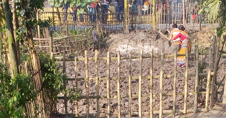 নির্বাচনী প্রতিহিংসায় রাস্তা কাটলো প্রতিপক্ষ!