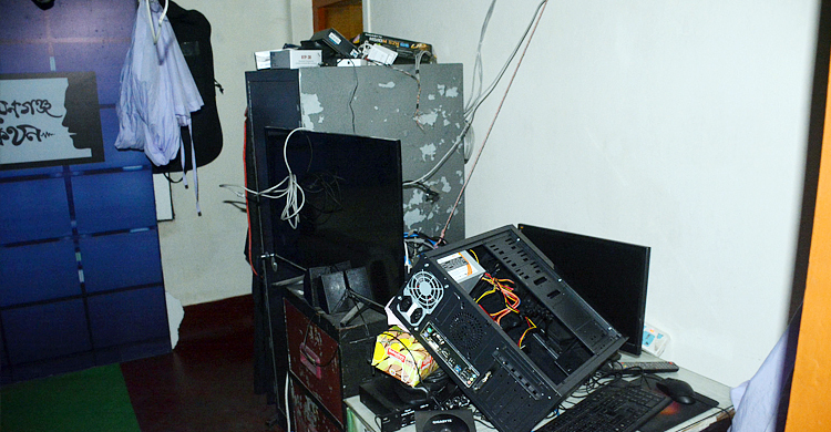 নারায়ণগঞ্জে পত্রিকা অফিসে হামলা