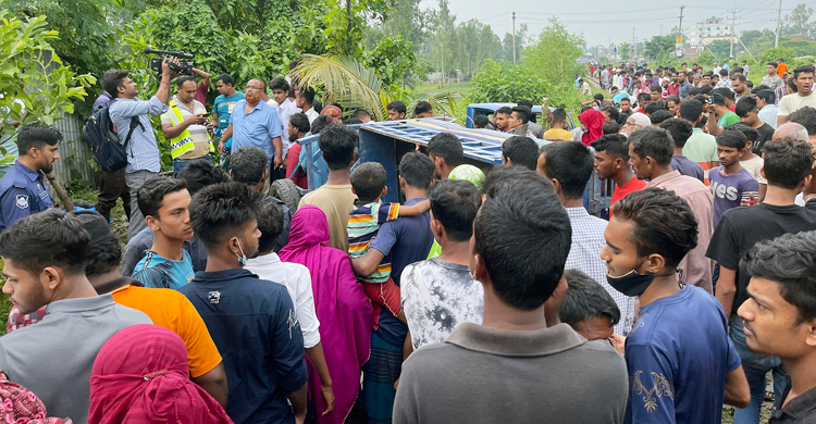 নরসিংদীতে পিকআপে ট্রেনের ধাক্কায় নিহত বেড়ে ৪