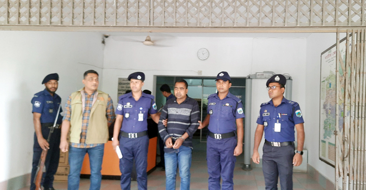 চার মোটরসাইকেলসহ ছিনতাইচক্রের ৫ সদস্য গ্রেফতার