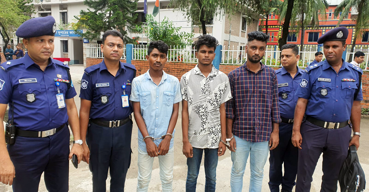 মিশুক ছিনতাই করতে মদপান করিয়ে চালককে হত্যা