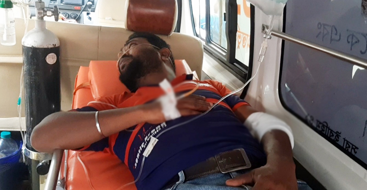 মাদক বিক্রির প্রতিবাদ করায় যুবককে কুপিয়ে জখম