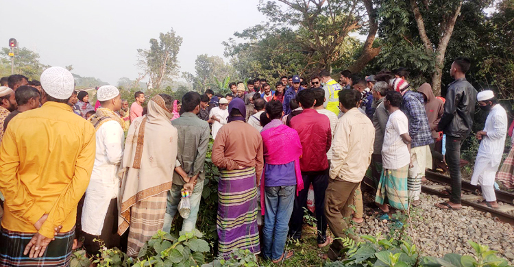 ট্রেনে কাটা পড়ে মাথা বিচ্ছিন্ন অজ্ঞাতপরিচয় ব্যক্তির
