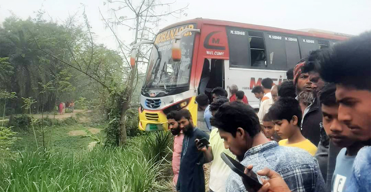 নাটোরে বাসচাপায় মোটারসাইকেল চালক নিহত