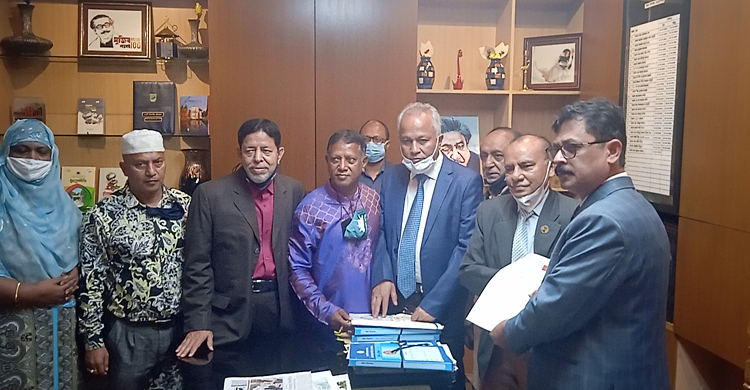 ৩ চেয়ারম্যানের বিরুদ্ধে ব্যবস্থা নিতে না.গঞ্জ আ&rsquo;লীগের স্মারকলিপি