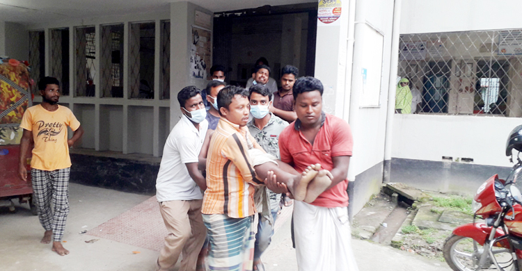 বাবার শ্রাদ্ধের অনুষ্ঠানে বিদ্যুৎস্পৃষ্টে প্রাণ গেল ছেলের