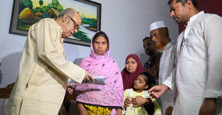 নাহিদ-মুরসালিনের পরিবারকে ২ লাখ টাকা দিলেন এমপি কামরুল ইসলাম
