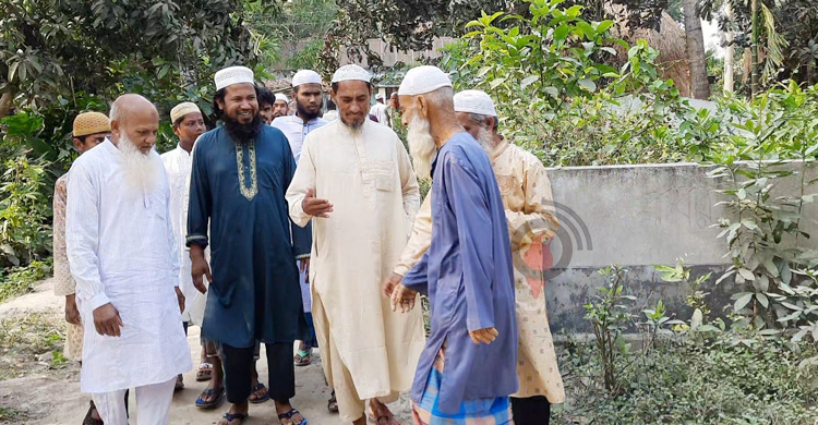 বিরামপুরে ঈদের নামাজ পড়লেন ১৫ গ্রামের মানুষ