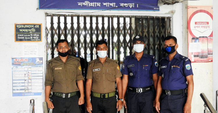 দুই ব্যাংক কর্মকর্তাকে ছুরিকাঘাত করে ভল্টের চাবি ও টাকা ছিনতাই