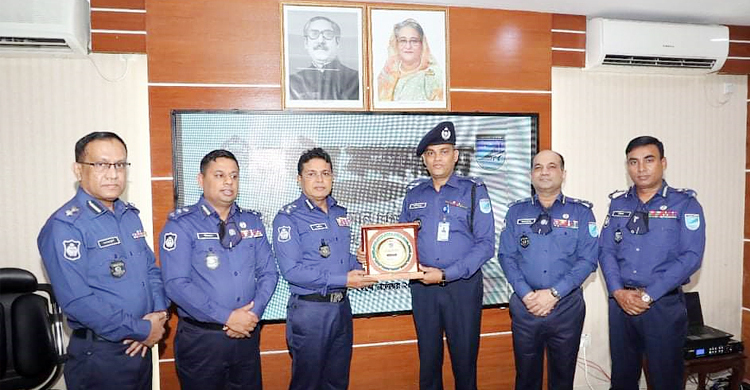 ঢাকা রেঞ্জের শ্রেষ্ঠ ওসি সিদ্ধিরগঞ্জ থানার মশিউর রহমান