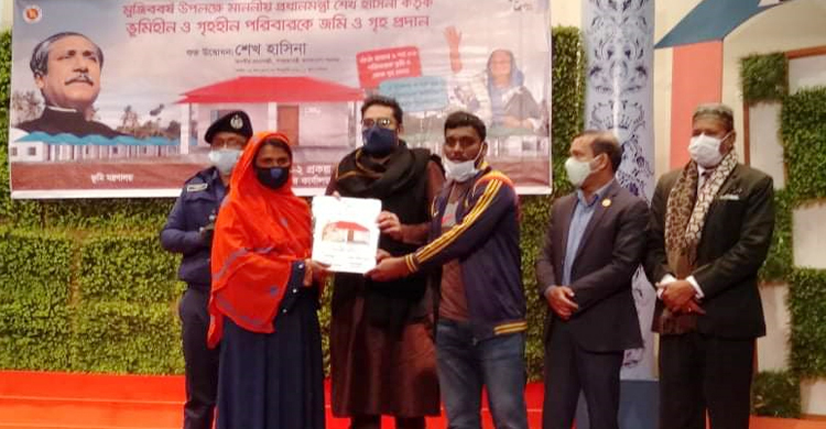 নওগাঁয় ঘর পেলো ১০৫৬ পরিবার