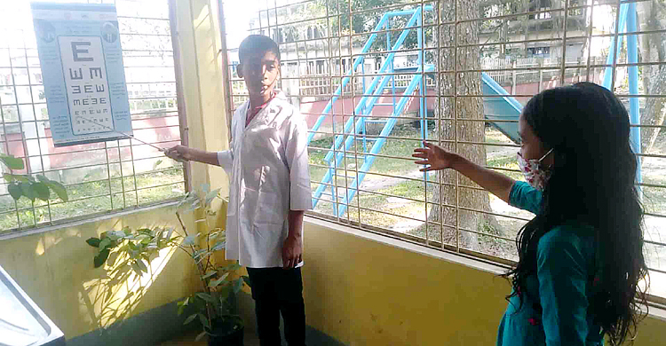 স্বাস্থ্য সচেতনতার জ্ঞান ছড়াচ্ছে ক্ষুদে ডাক্তাররা