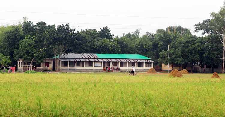 সংস্কারের অভাবে ভেঙে পড়ছে ভবন, নষ্ট হচ্ছে শত বছরের সংগ্রহ