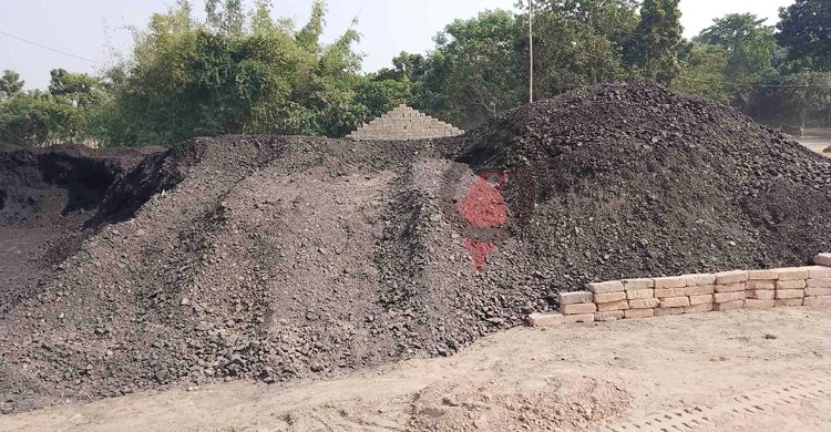 নওগাঁয় ইটভাটা দুই শতাধিক, ছাড়পত্র ৬টির