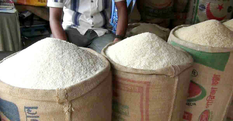 নওগাঁয় বেড়েছে চালের দাম