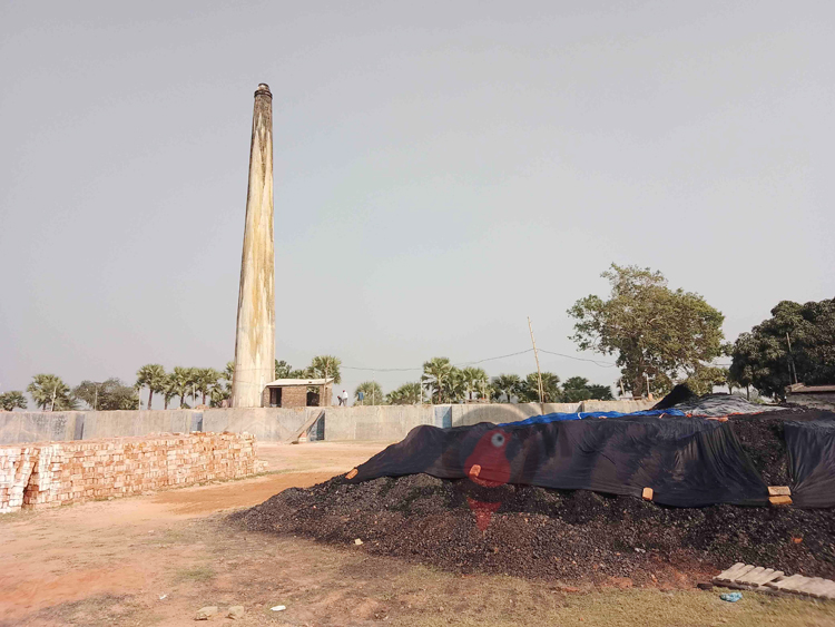 নওগাঁয় ইটভাটা দুই শতাধিক, ছাড়পত্র ৬টির