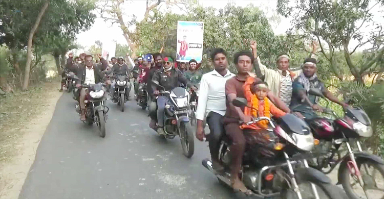 ২০০ মোটরসাইকেল নিয়ে আড়াই বছরের শিশুর নির্বাচনী শোডাউন!
