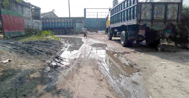 নওগাঁ বিসিকের রাস্তা বেহাল