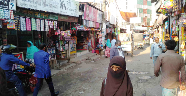 দখলে উধাও ফুটপাত