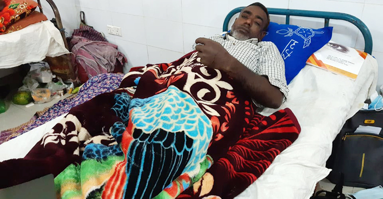 নওগাঁয় মাদরাসা পরিচালনা পরিষদের আলোচনায় বহিরাগতদের হামলা