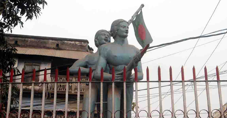 বিজয়ের দুদিন পর হানাদার মুক্ত হয় নওগাঁ