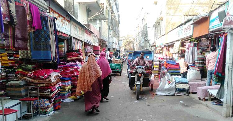 দখলে উধাও ফুটপাত