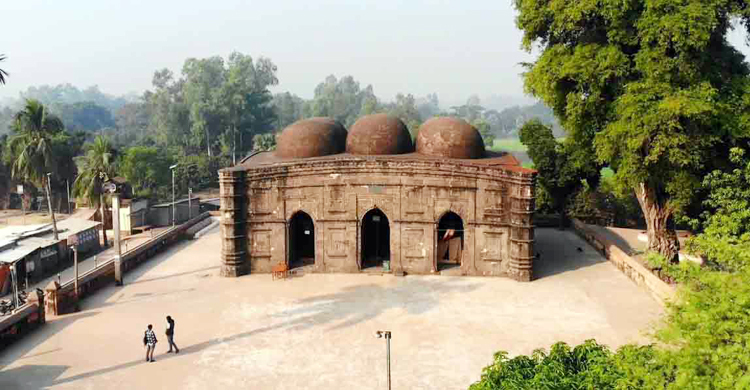 পাঁচ টাকার নোটের সেই কুসুম্বা মসজিদ