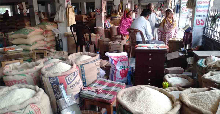 চালের দাম কেজিতে বেড়েছে ৫ টাকা