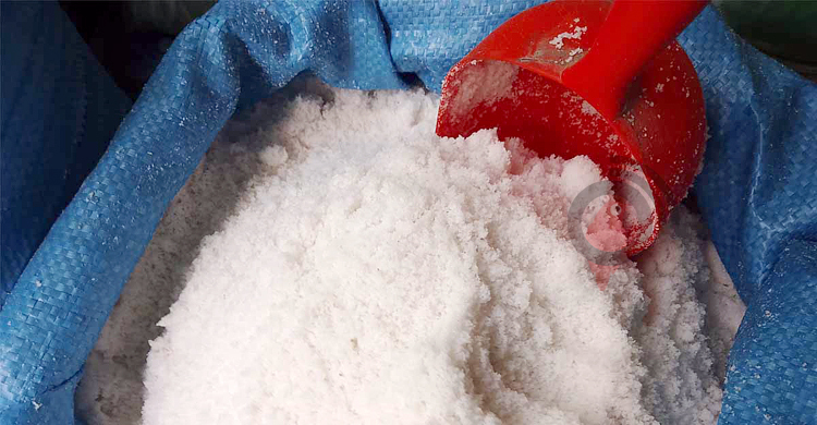 নওগাঁয় হঠাৎ বেড়েছে লবণের দাম, আরও বাড়ার শঙ্কা