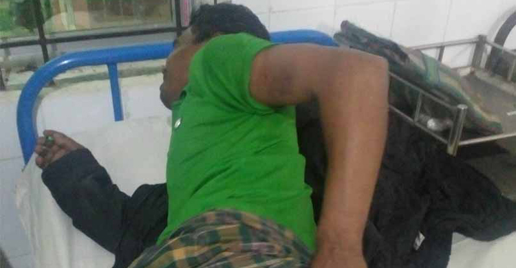 মজুরি না দিয়ে শ্রমিক সরদারকে পেটালেন ইটভাটার মালিক