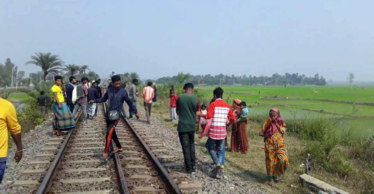 ট্রেনের নিচে ঝাঁপ দিয়ে মা-মেয়ের আত্মহত্যা