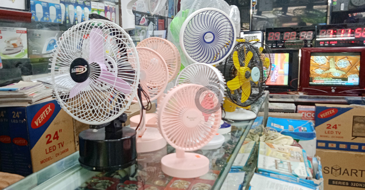 চার্জার ফ্যানে ১০০০, লাইটে বেড়েছে ৩০০ টাকা