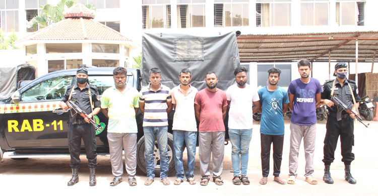 নারায়ণগঞ্জে দেশীয় অস্ত্রসহ ৭ ডাকাত গ্রেফতার