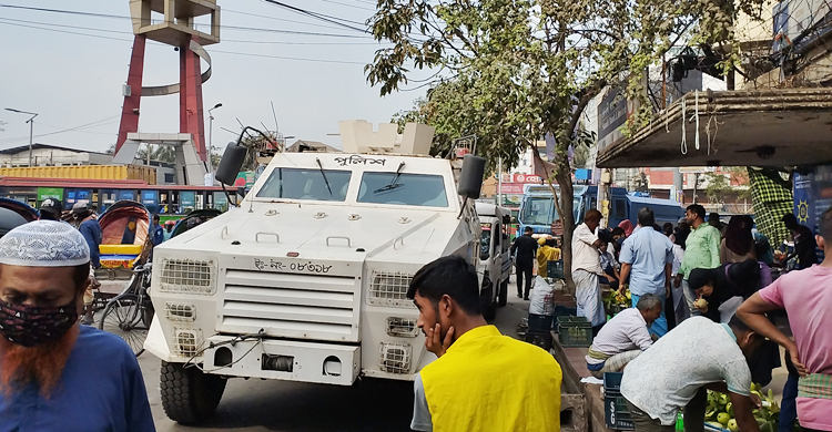 নারায়ণগঞ্জে জল কামান নিয়ে প্রস্তুত পুলিশ, মোড়ে মোড়ে চেকপোস্ট