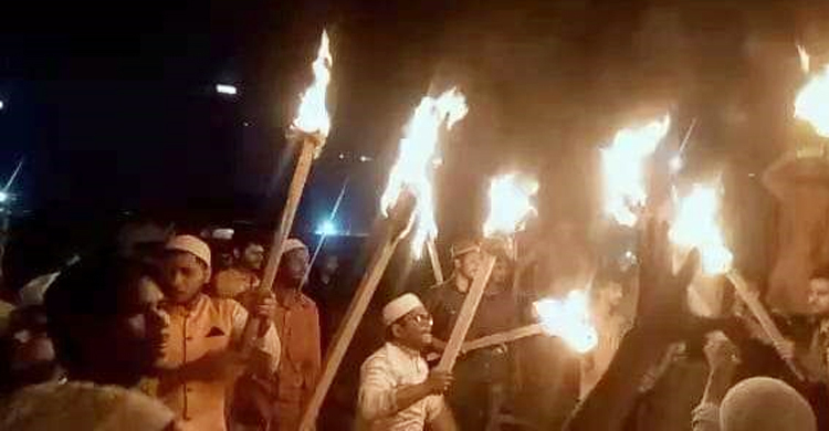 অপরাধীদের ফাঁসির দাবিতে মহাসড়ক অবরোধ বিক্ষোভ