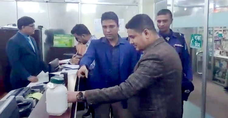 ফ্রিজে মেয়াদোত্তীর্ণ রি-এজেন্ট রাখায় ৫০ হাজার টাকা জরিমানা