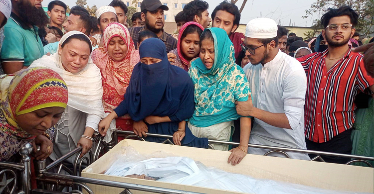 চোখের জলে নিহত দুই ভাইকে চিরবিদায়