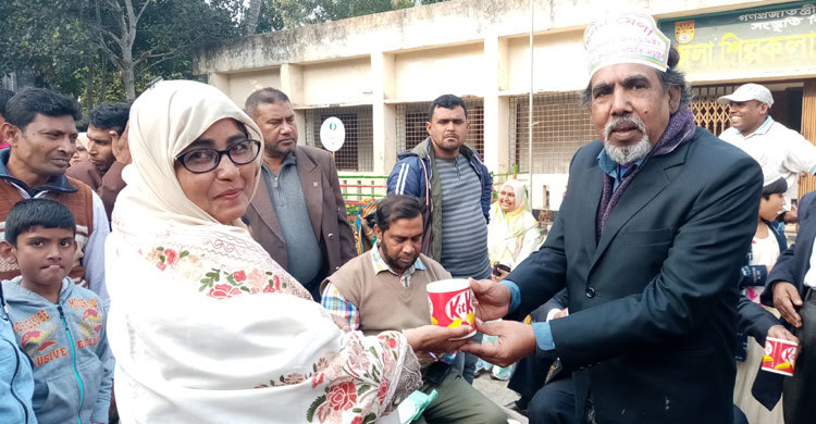 ‘ধনী গরিব ভেদাভেদ ভুলে আমরা সমান সম্মানিত সকলে’