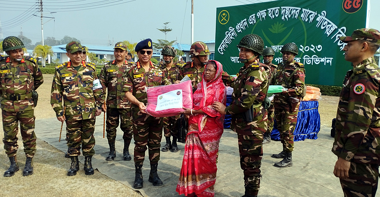 নড়াইলে সেনাবাহিনী প্রধানের শীতবস্ত্র বিতরণ
