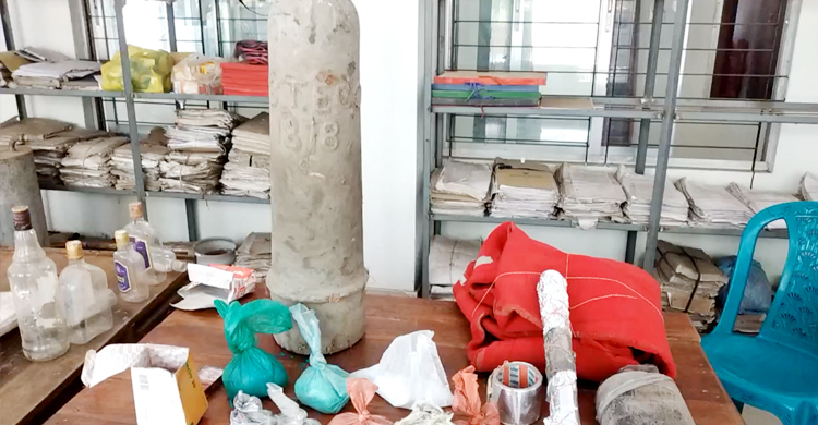 নড়াইলে ব্রিটিশ আমলের সীমানা পিলার ও বোমা তৈরির গান পাউডার উদ্ধার