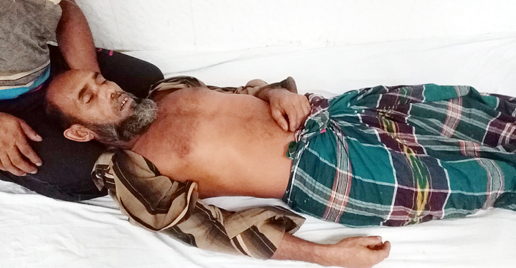 বাসের ভেতর অজ্ঞান করে লাখ টাকা লুট