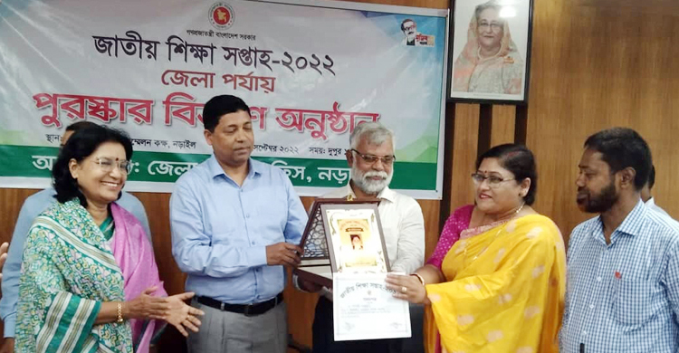 নড়াইলে শ্রেষ্ঠ প্রতিষ্ঠান প্রধান অধ্যক্ষ তাপসী কাপুড়িয়া