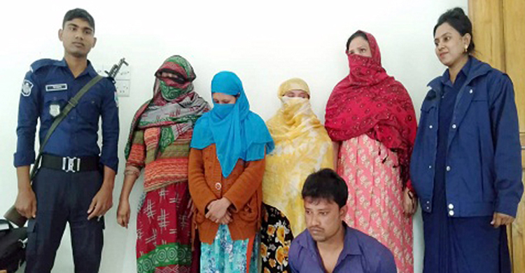 ফ্ল্যাট ভাড়া নিয়ে রমরমা যৌন ব্যবসা, নারীসহ গ্রেফতার ৪